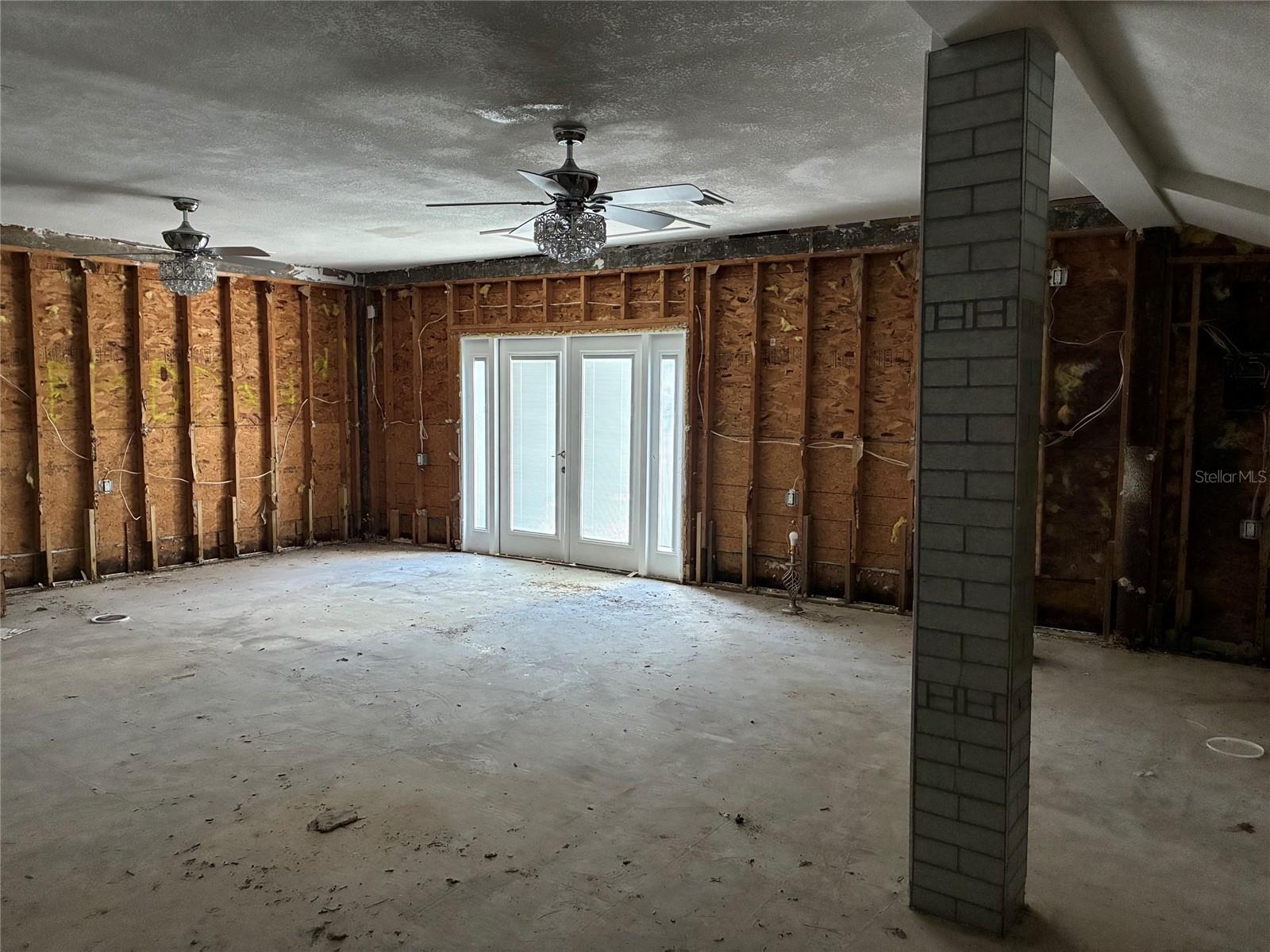 9307 River Cove Dr Property Photo 3