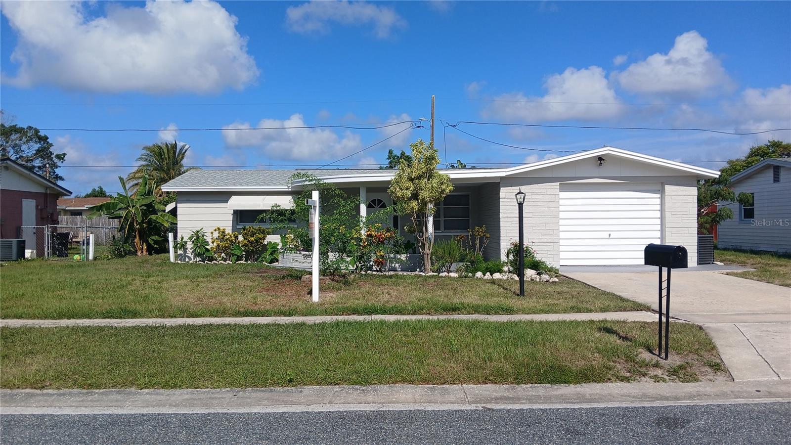 2109 SHANNON DR Property Photo 1