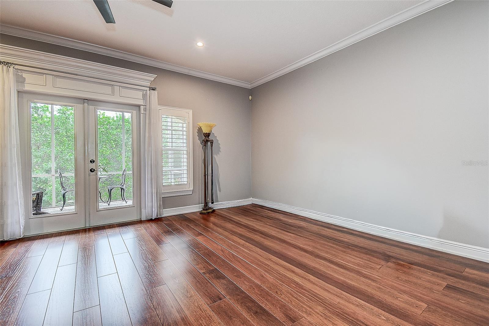 256 Valencia Cir Property Photo 6
