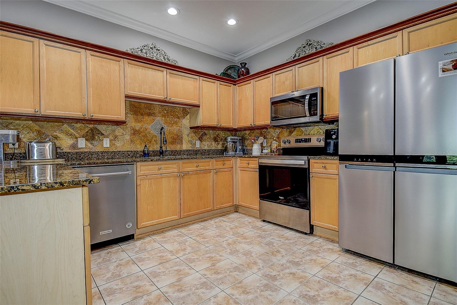 256 Valencia Cir Property Photo 12