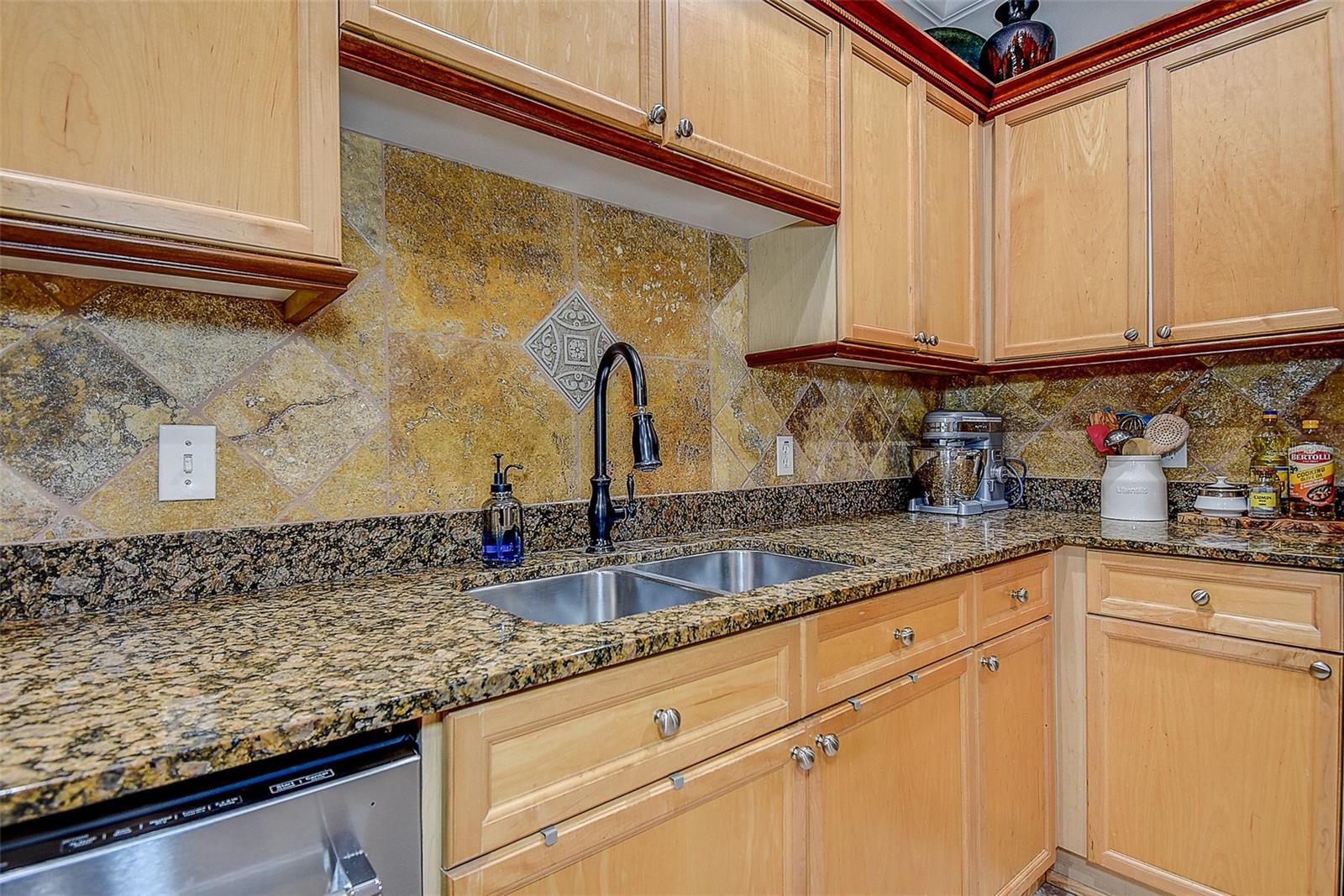 256 Valencia Cir Property Photo 13