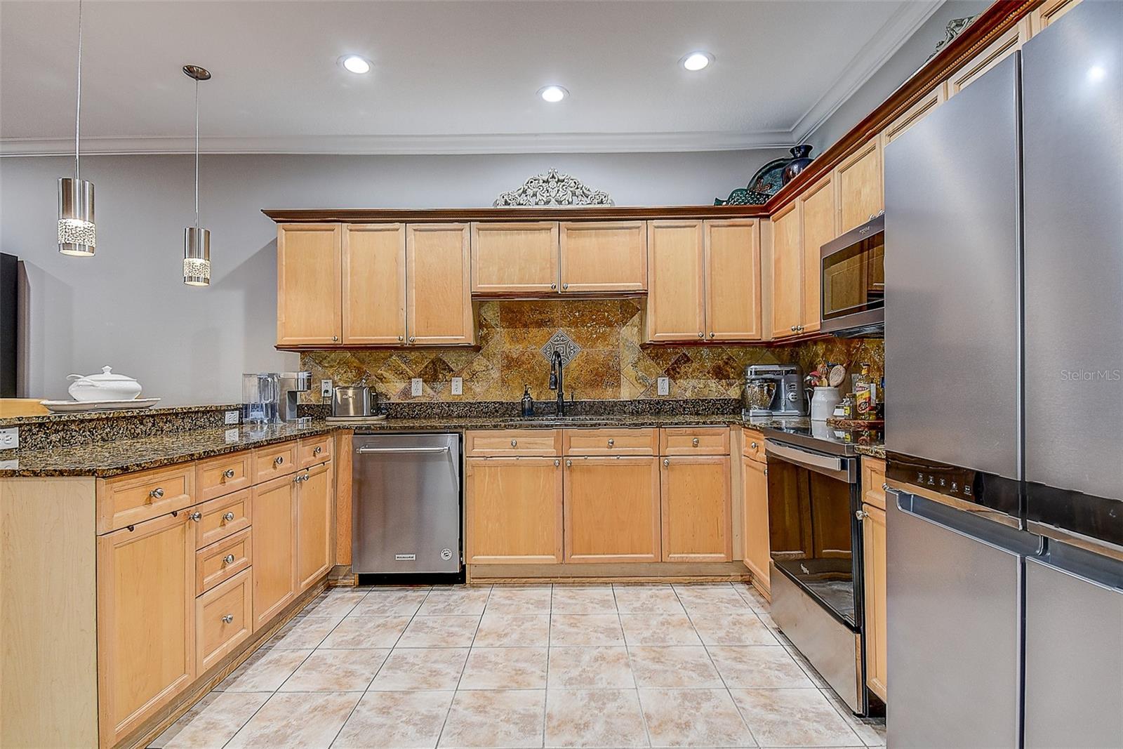 256 Valencia Cir Property Photo 14
