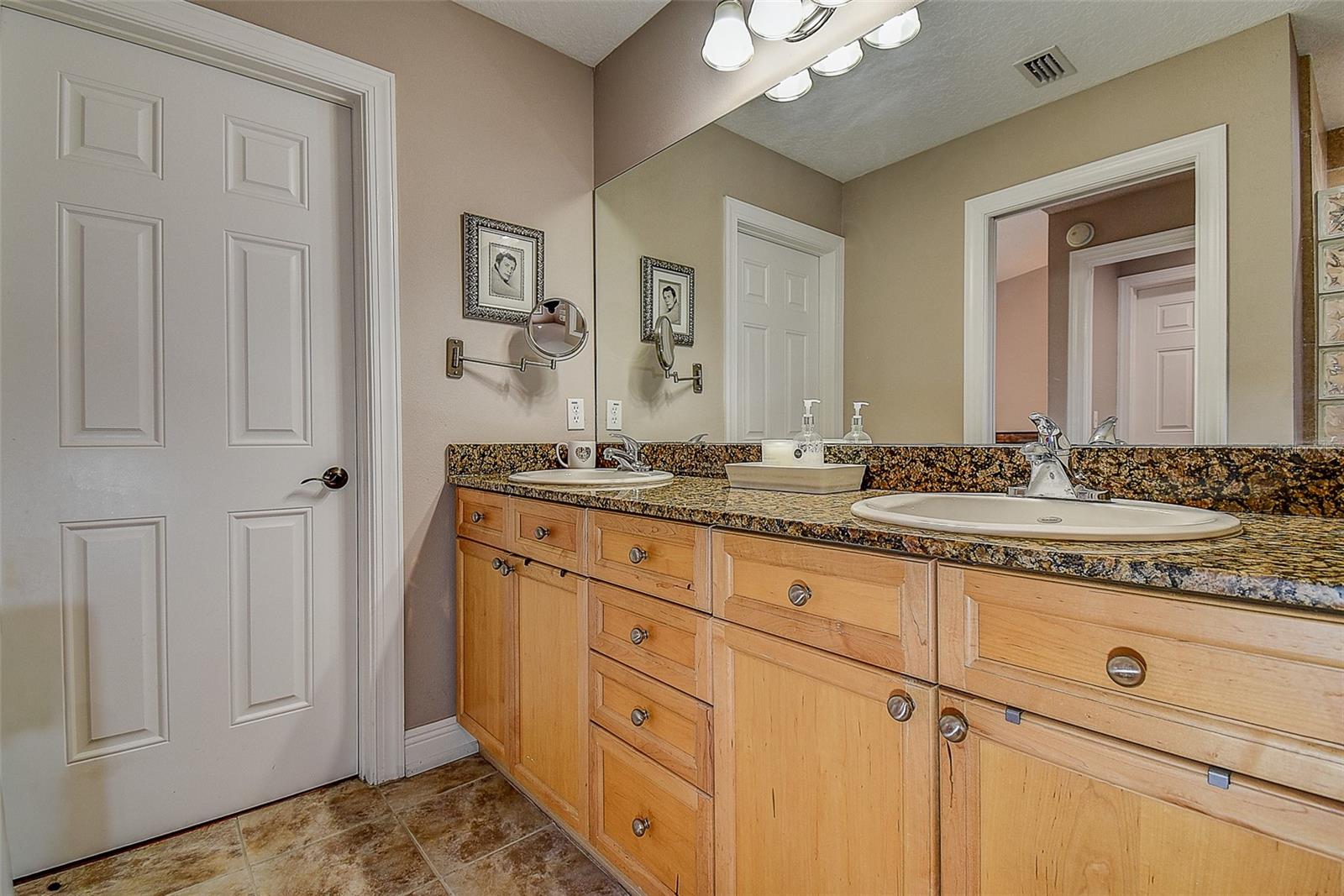 256 Valencia Cir Property Photo 22