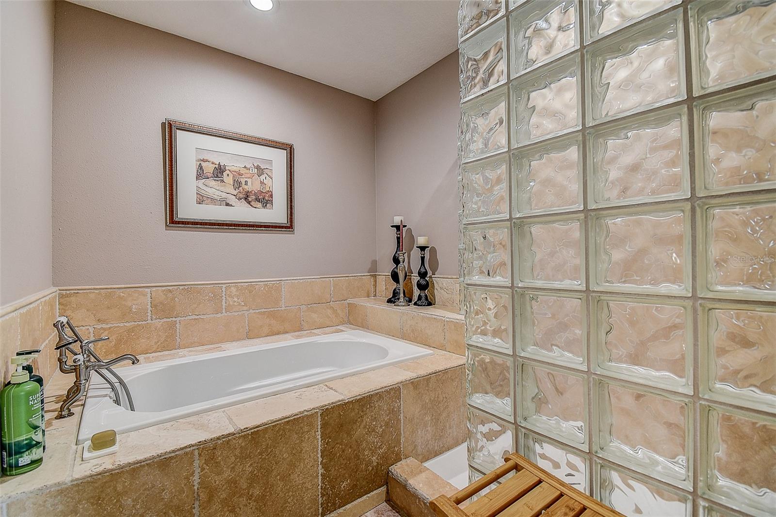 256 Valencia Cir Property Photo 24