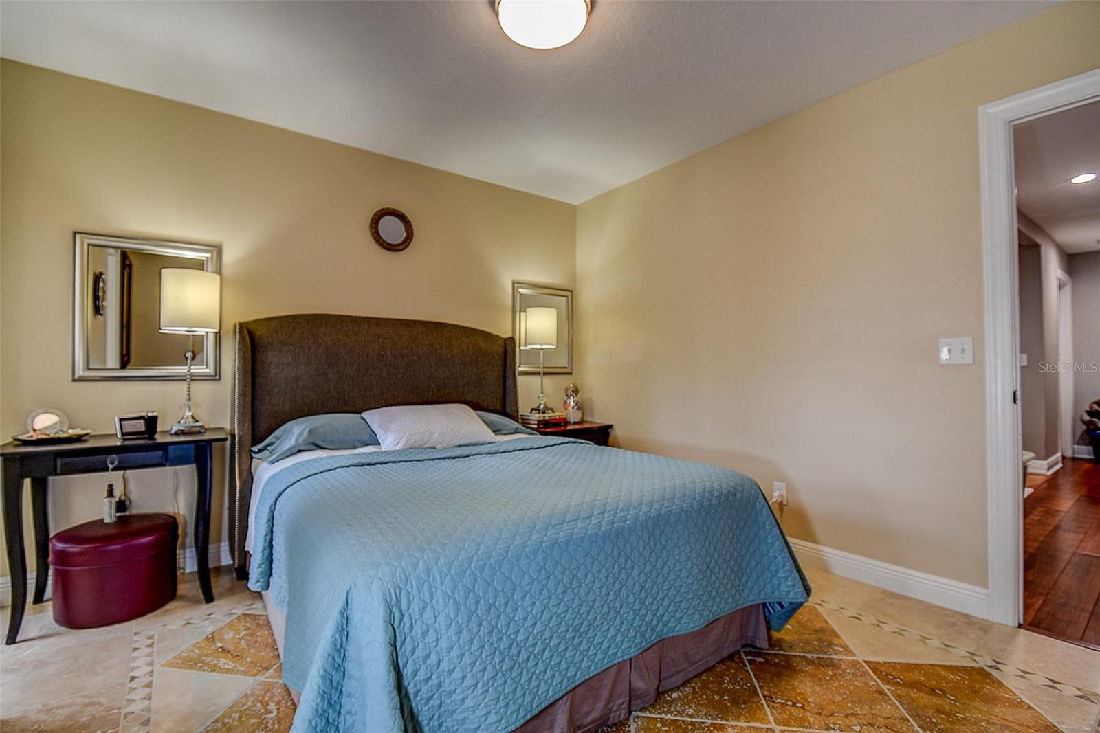 256 Valencia Cir Property Photo 26