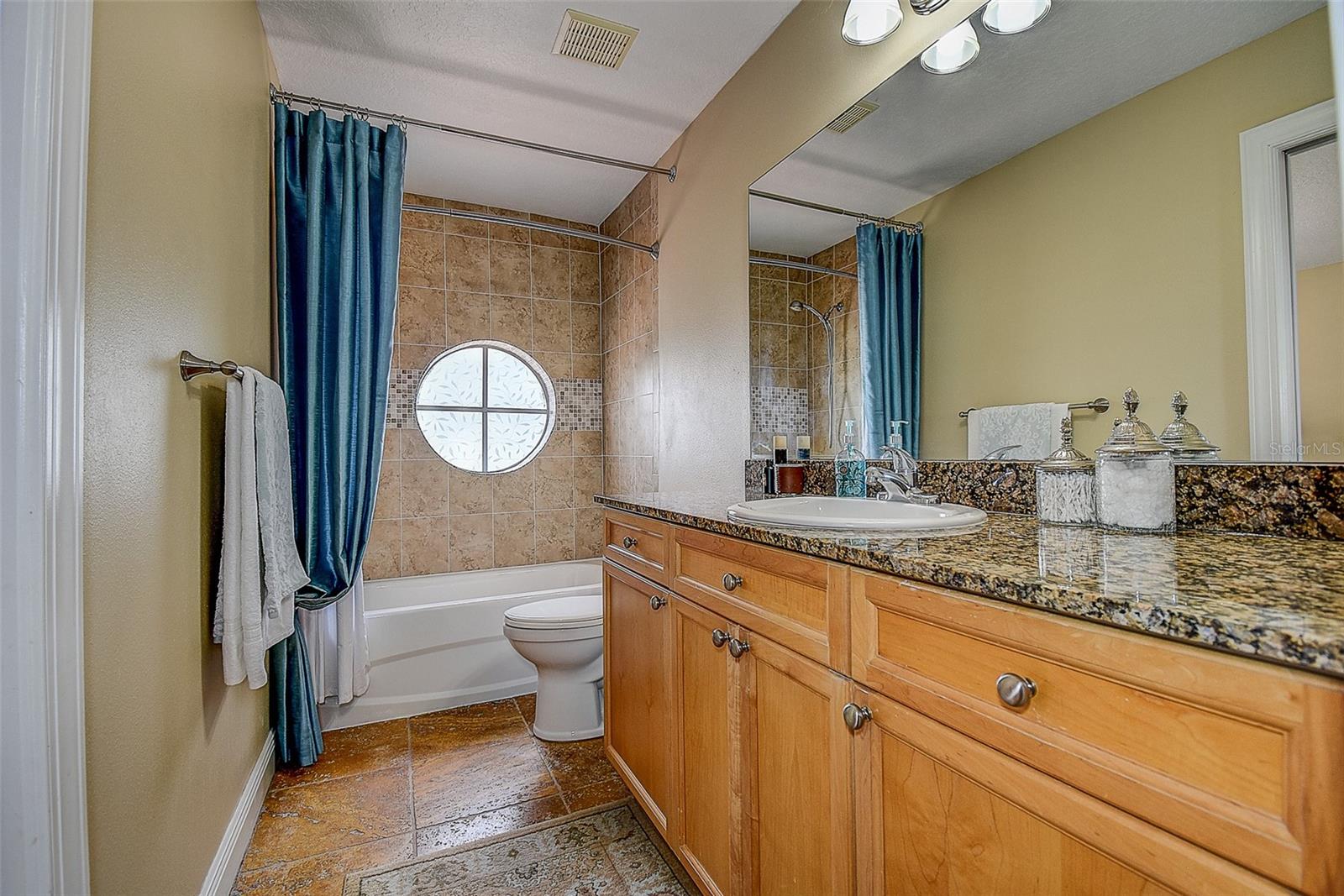 256 Valencia Cir Property Photo 27