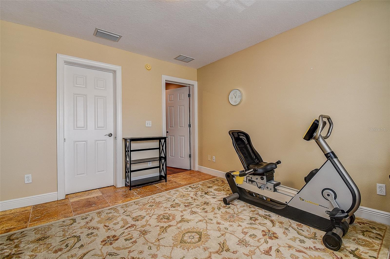 256 Valencia Cir Property Photo 29