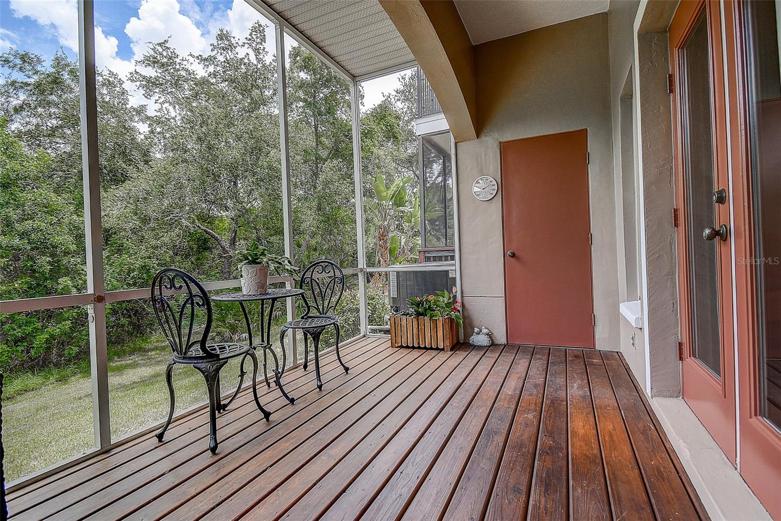256 Valencia Cir Property Photo 31