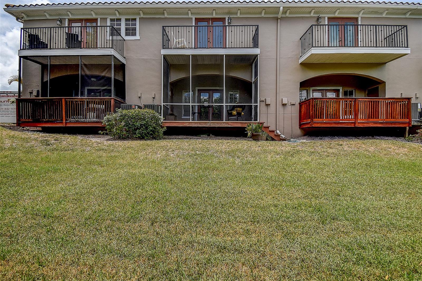 256 Valencia Cir Property Photo 34