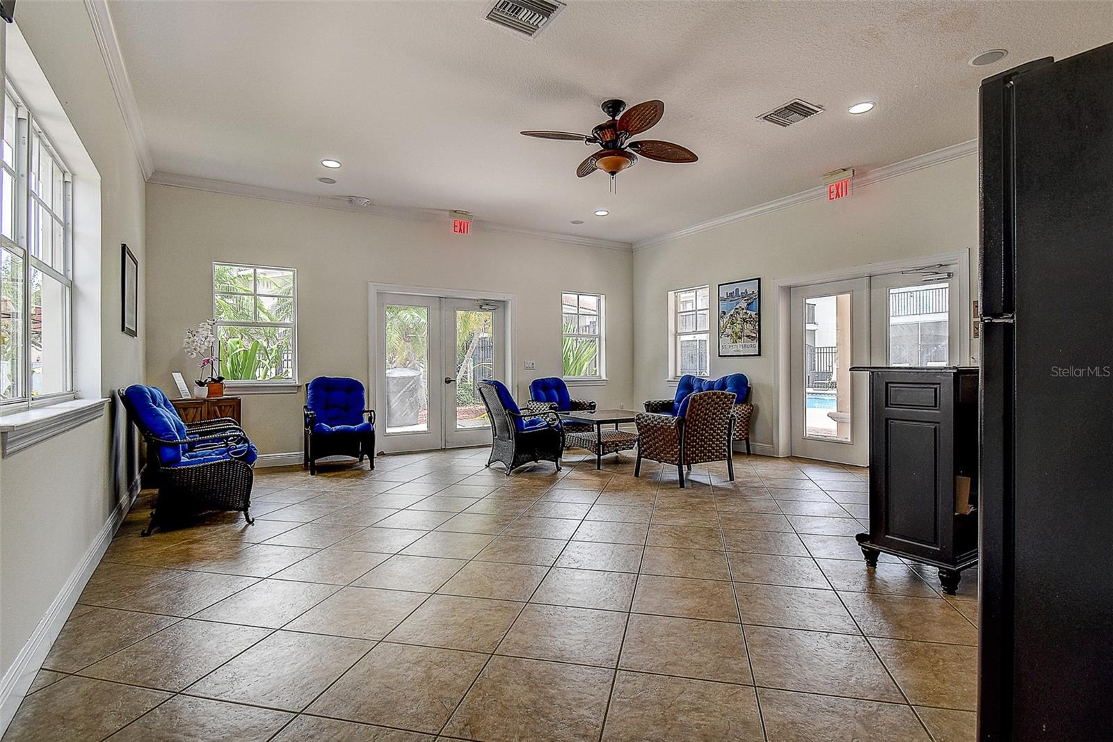 256 Valencia Cir Property Photo 39