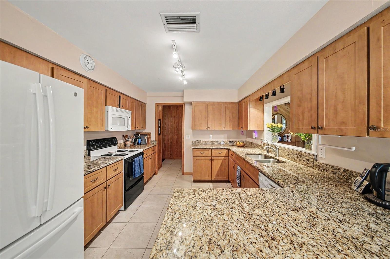 284 Clearview Rd Property Photo 15
