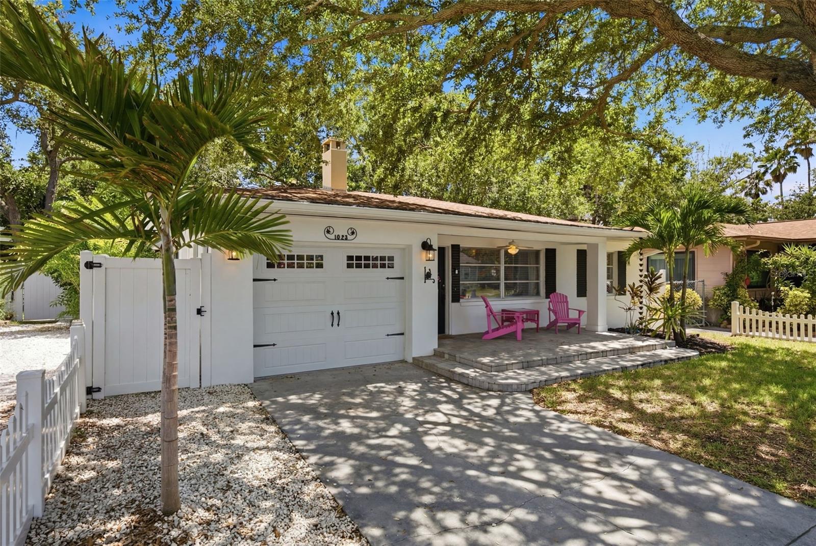 1023 Granada St Property Photo 2