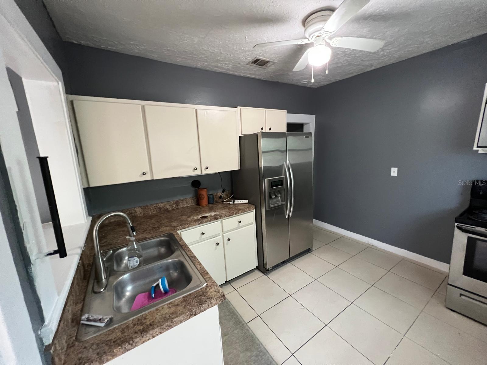 1708 E Nome St Property Photo 3
