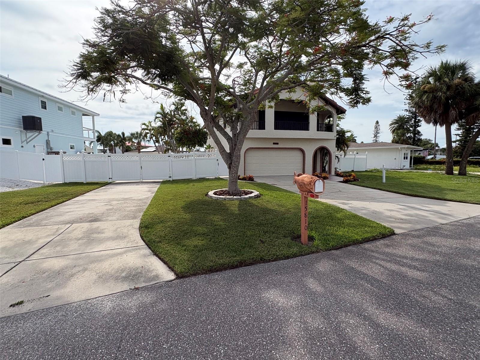 15810 Redington Dr Property Photo 2