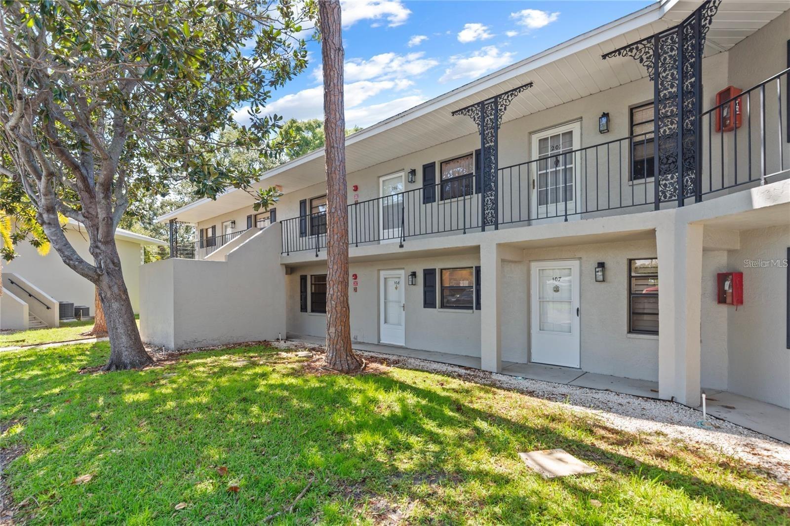 101 LAKE AVE NE #215