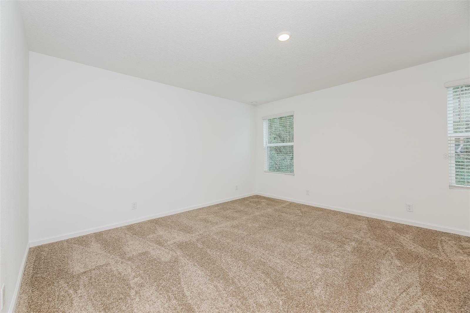 TB8523719 Property Photo 7