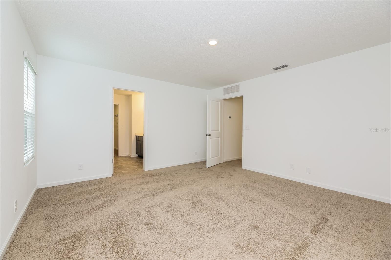 TB8523719 Property Photo 8