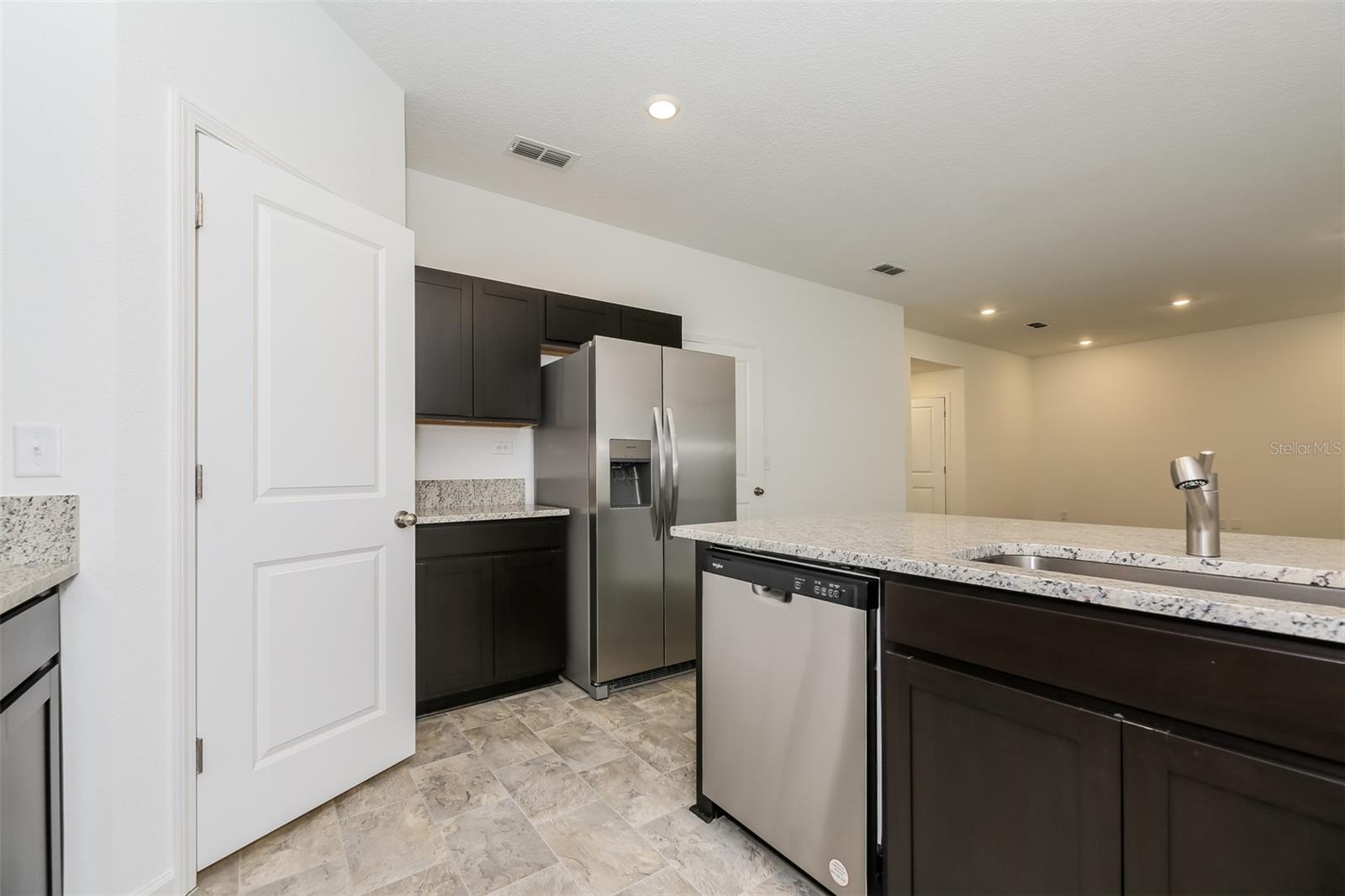 TB8523719 Property Photo 9