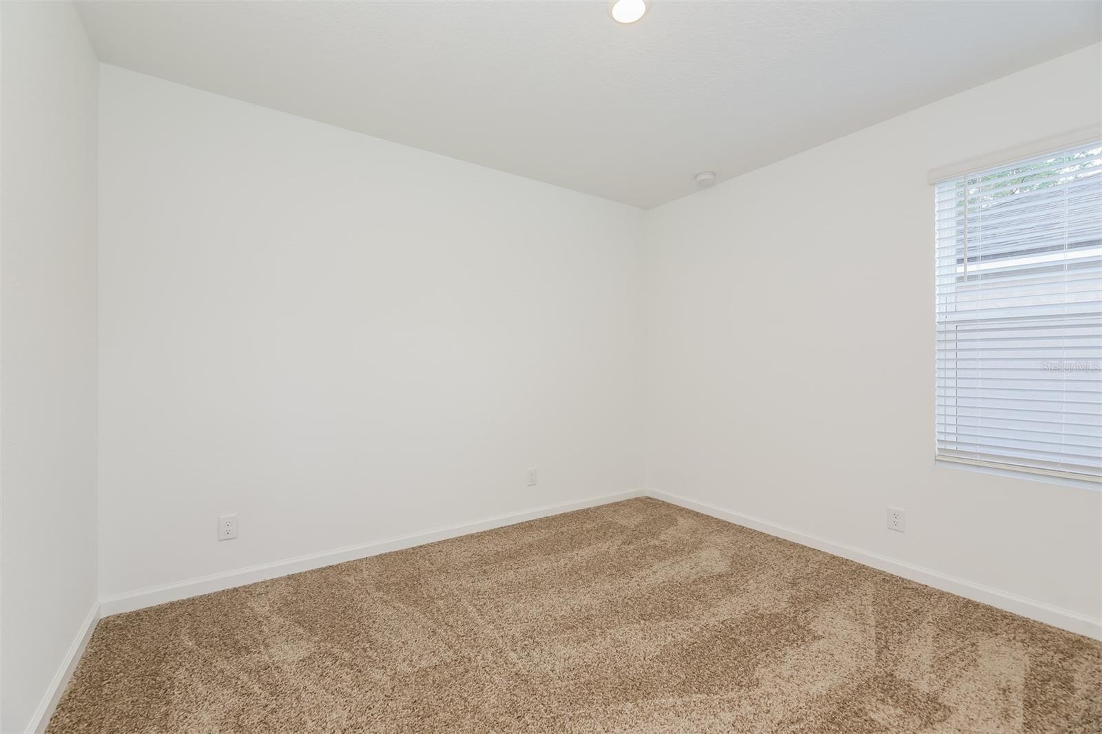 TB8523719 Property Photo 12