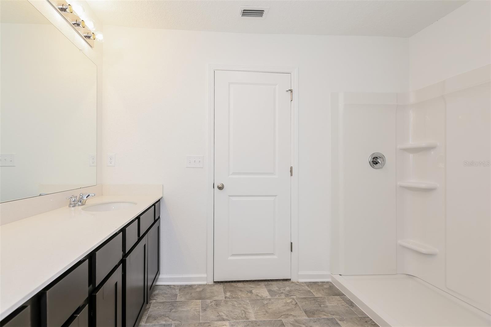TB8523719 Property Photo 14