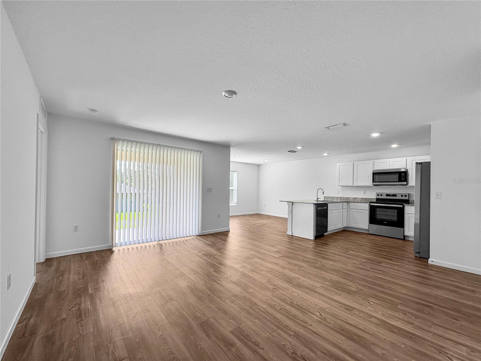 TB8523733 Property Photo 3