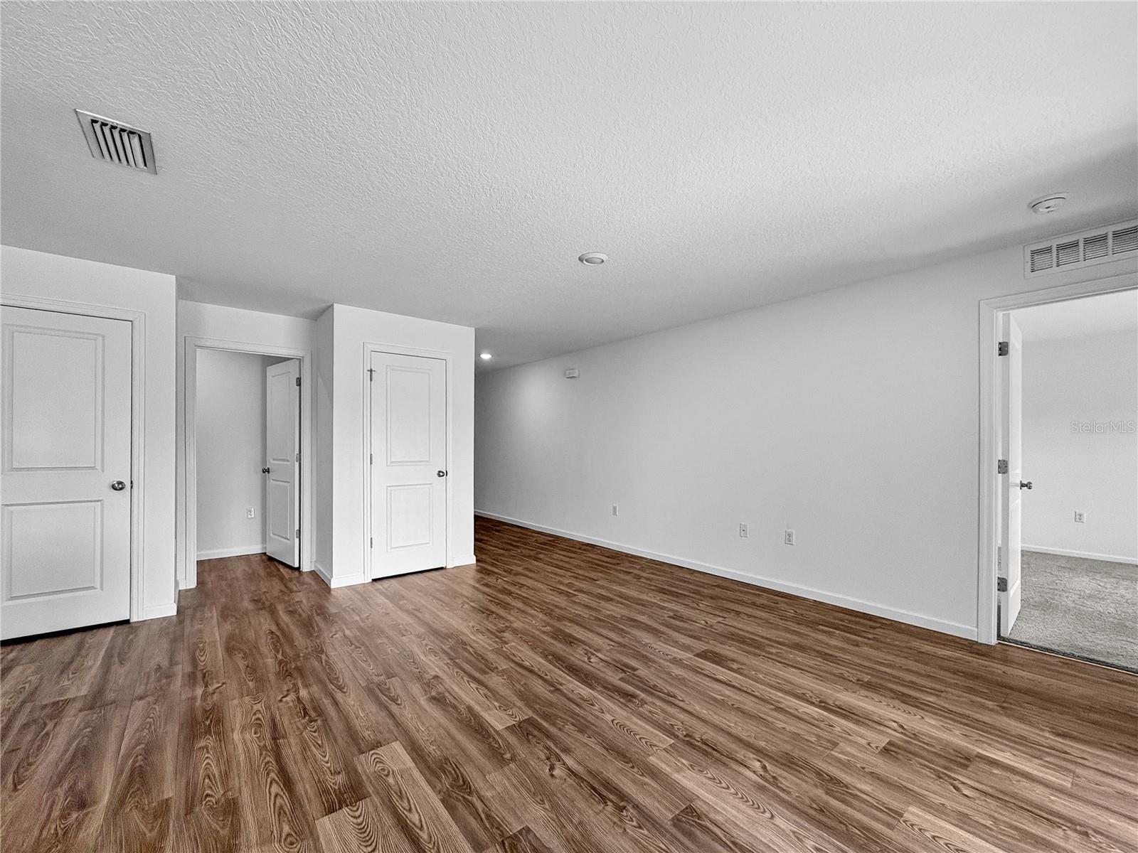 TB8523733 Property Photo 4