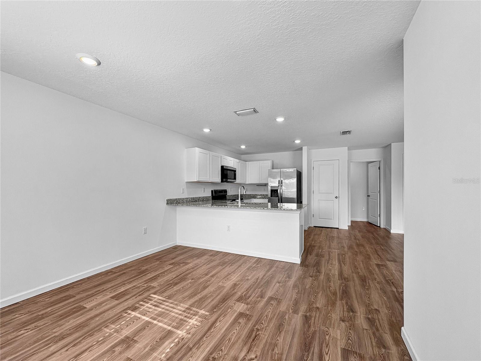 TB8523733 Property Photo 5