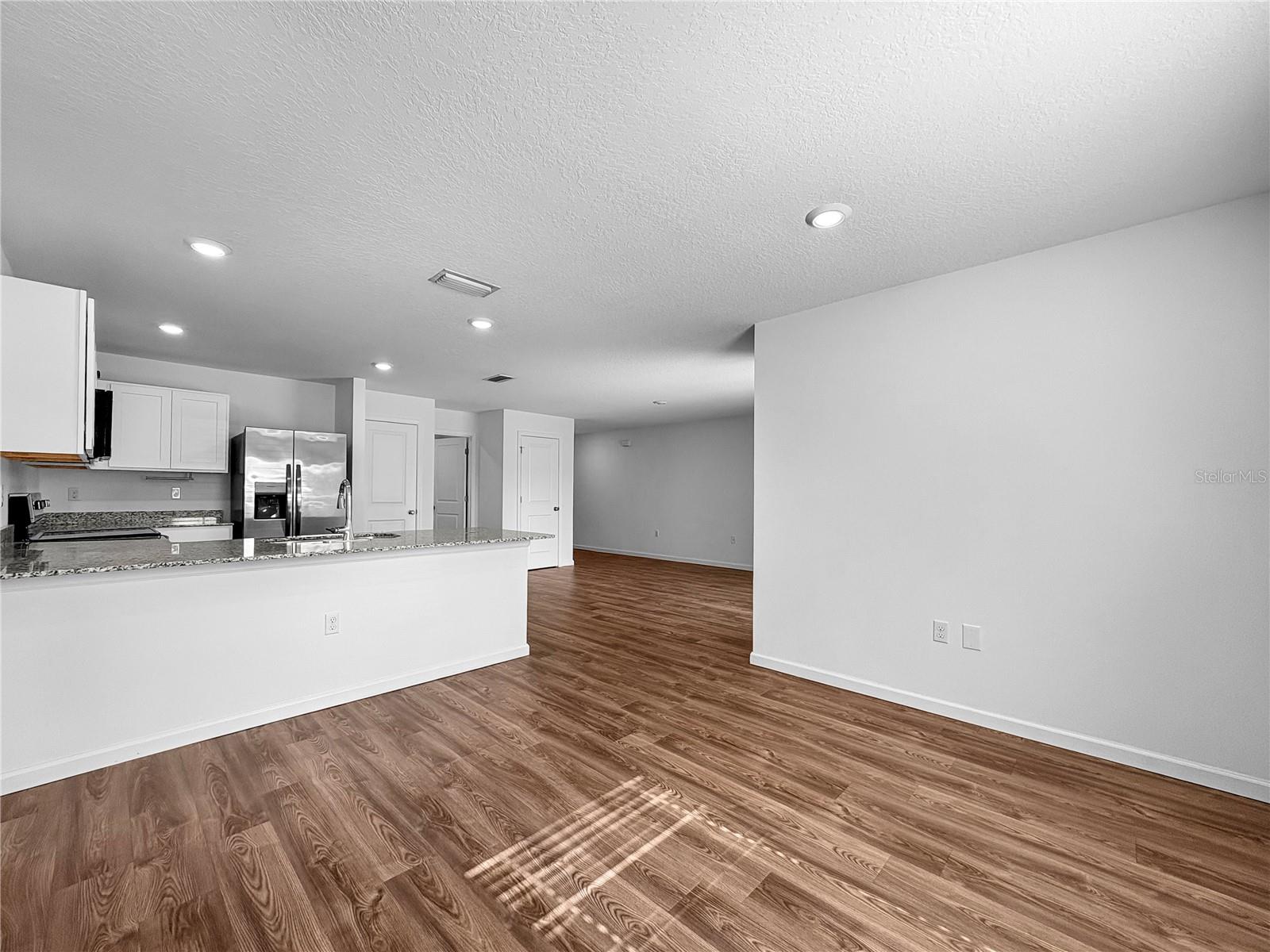 TB8523733 Property Photo 6