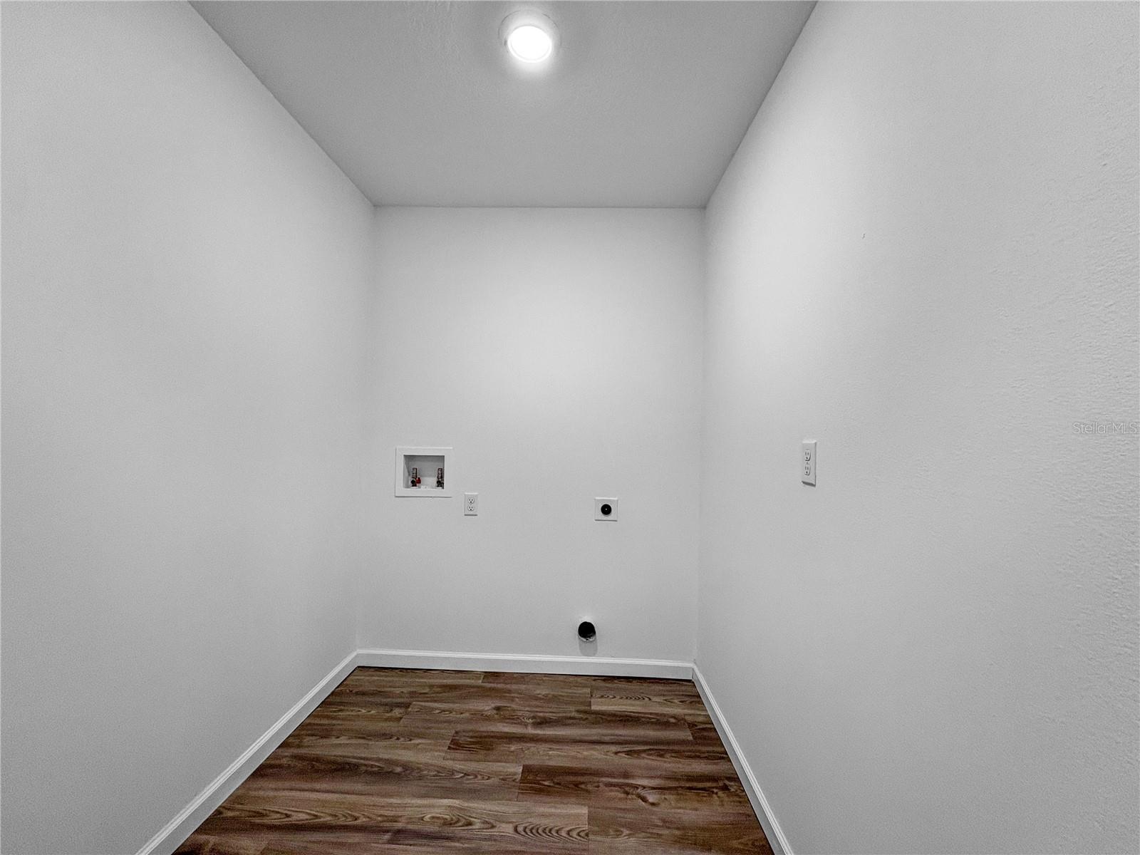 TB8523733 Property Photo 8