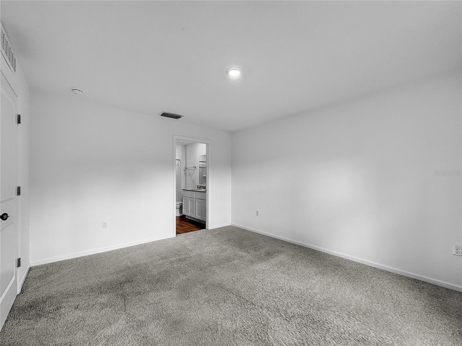 TB8523733 Property Photo 10