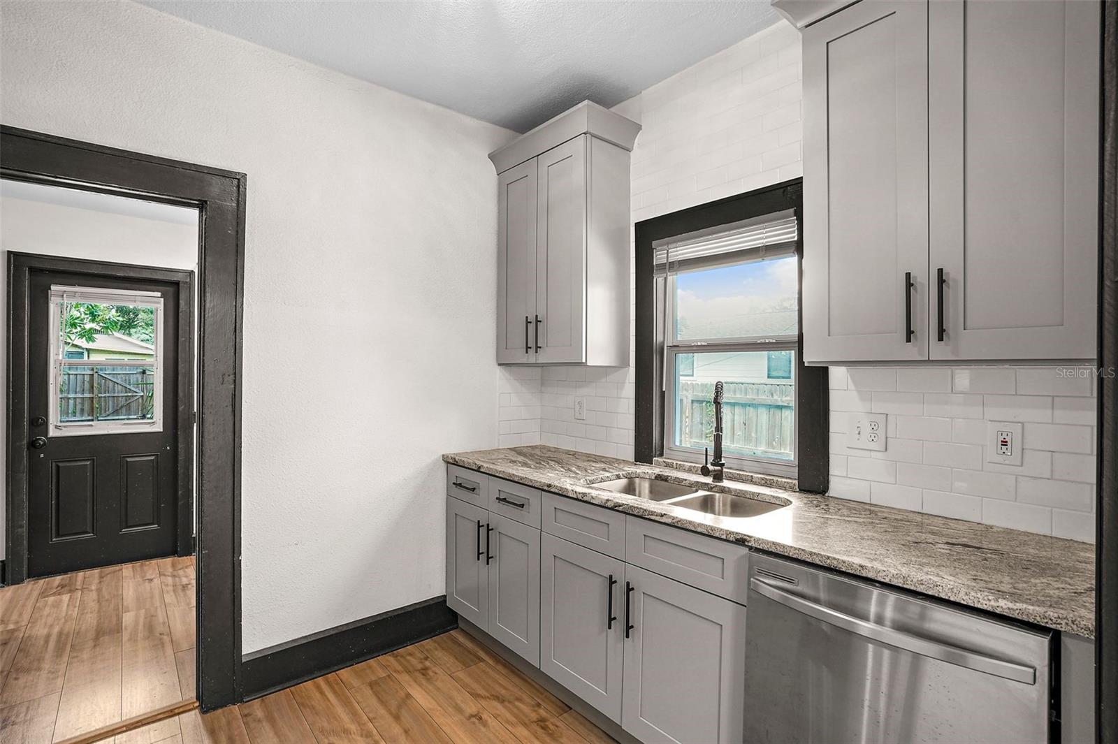 2111 Burlington Ave N Property Photo 18