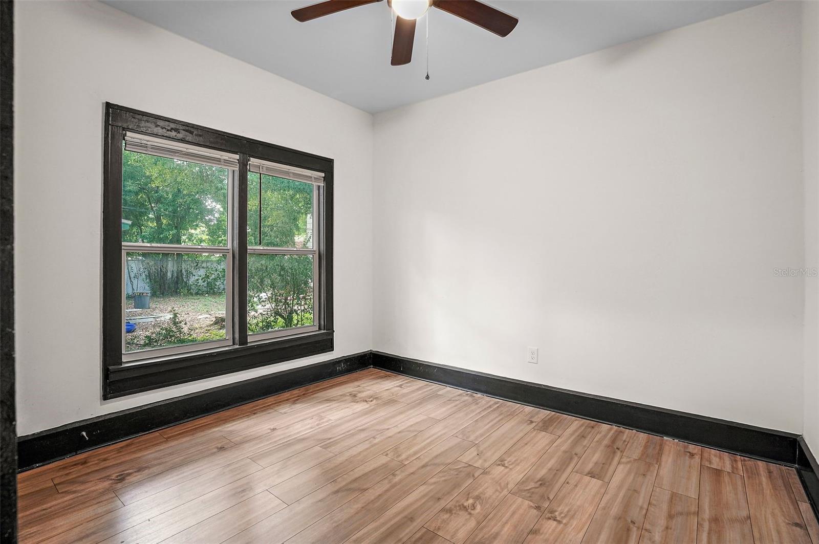 2111 Burlington Ave N Property Photo 22