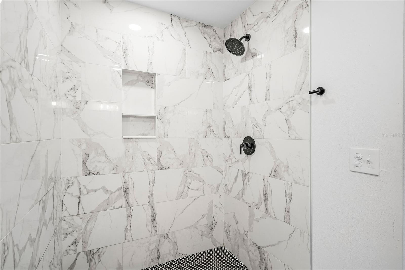 2111 Burlington Ave N Property Photo 29