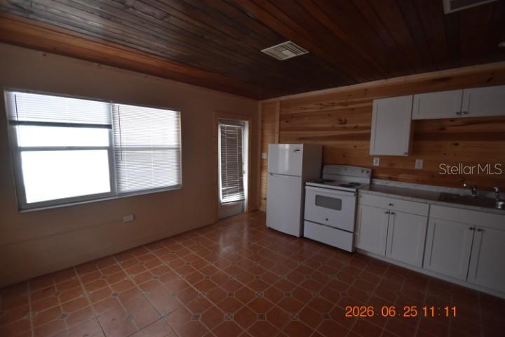 146 Coral Ave #c Property Photo 12