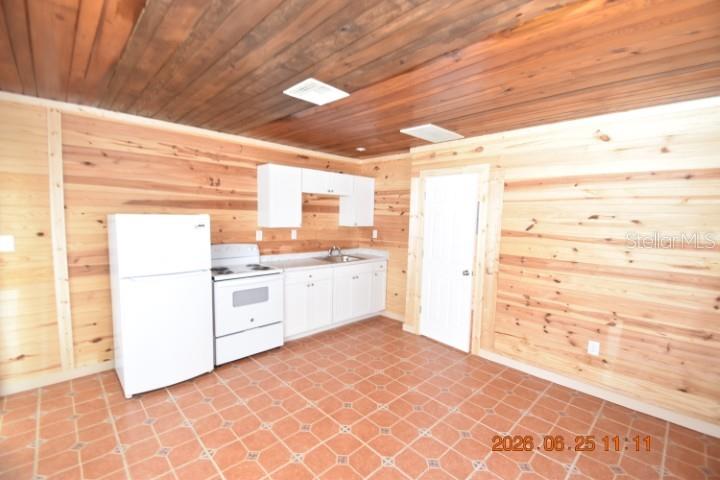 146 Coral Ave #c Property Photo 13
