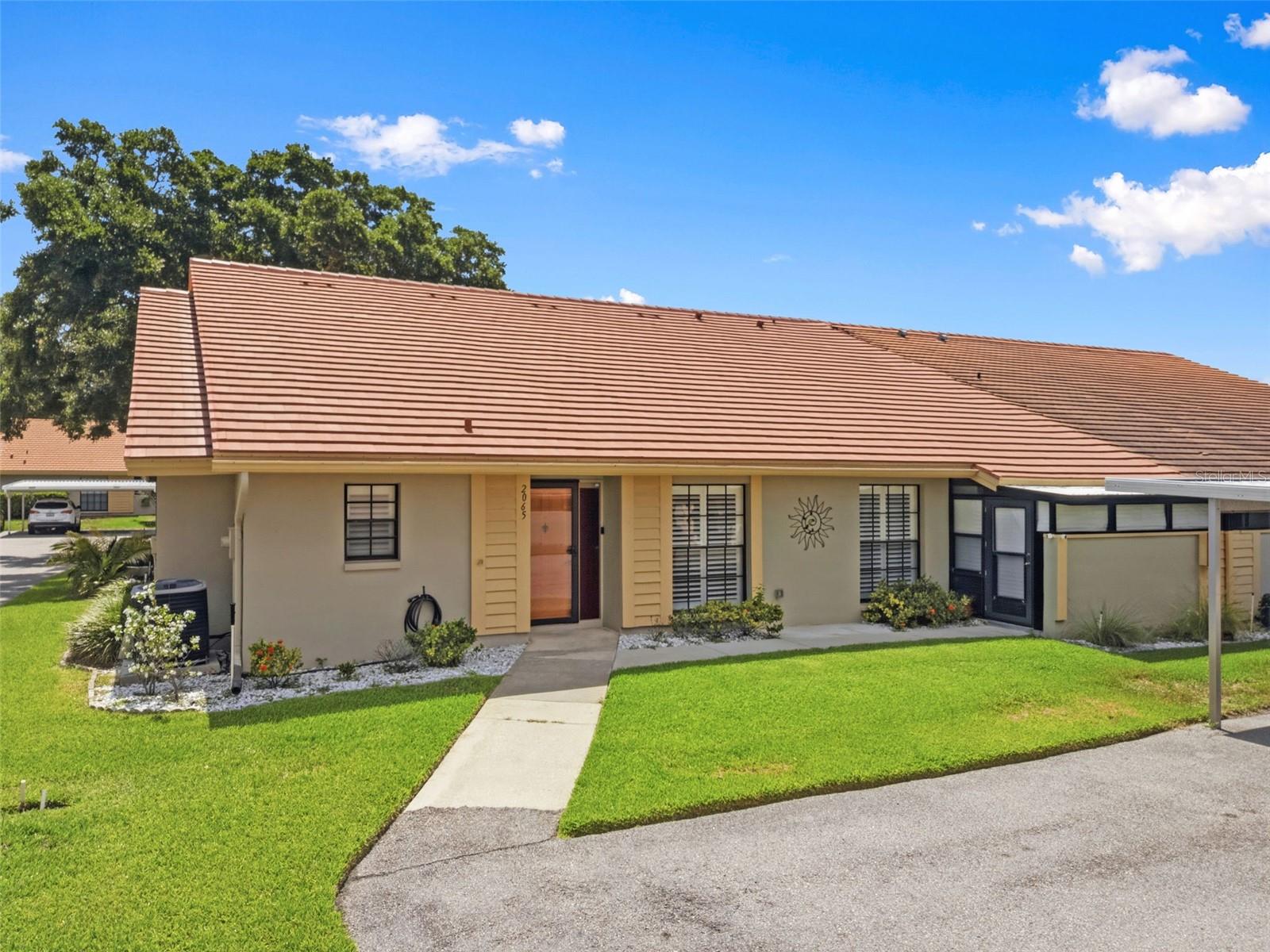 2065 Grove Ln Property Photo 1