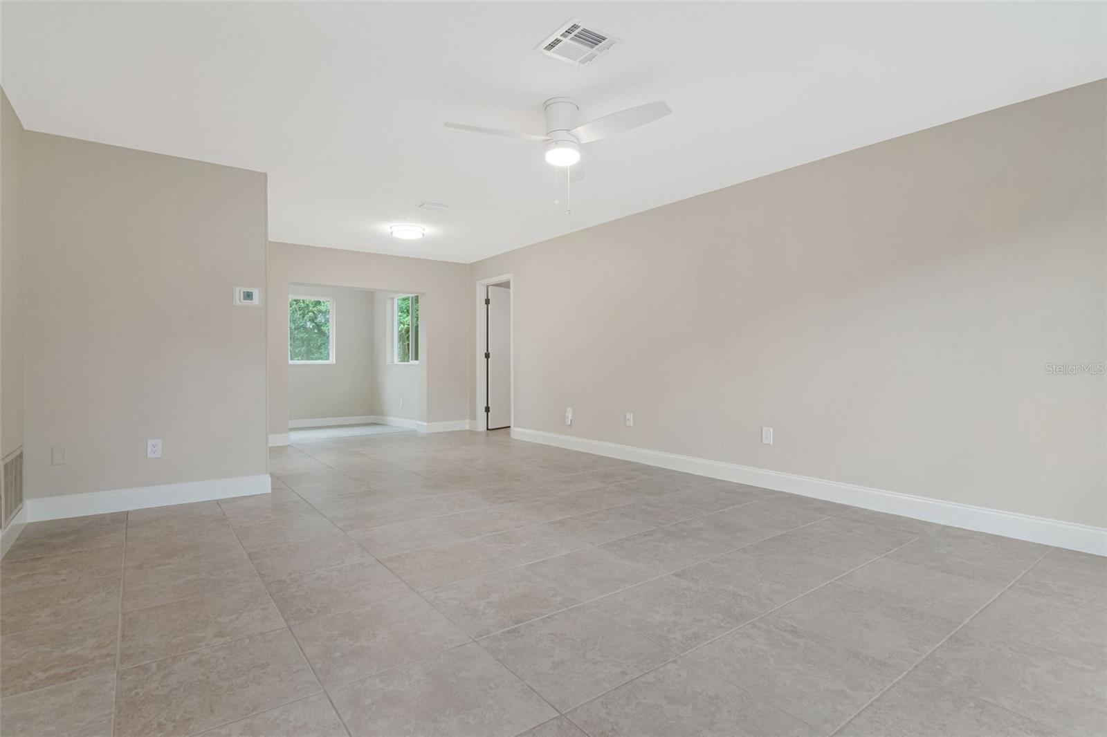 2958 Dundee Dr Property Photo 3