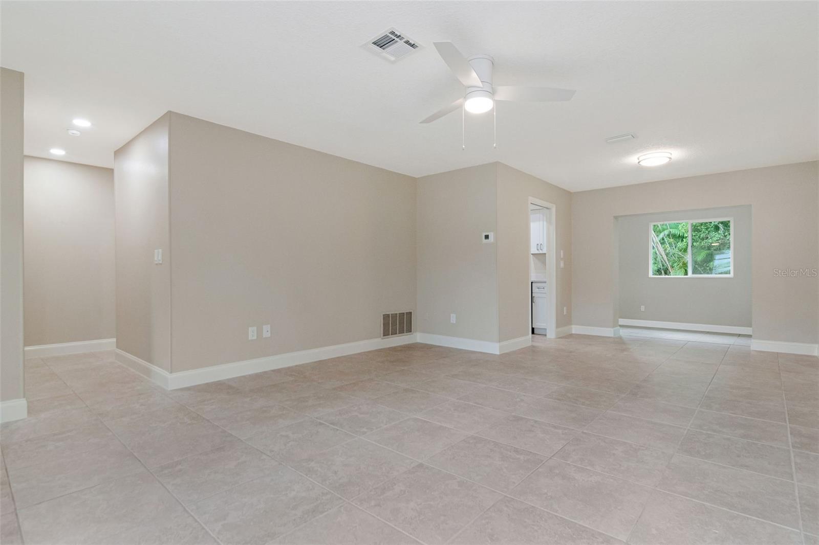 2958 Dundee Dr Property Photo 4