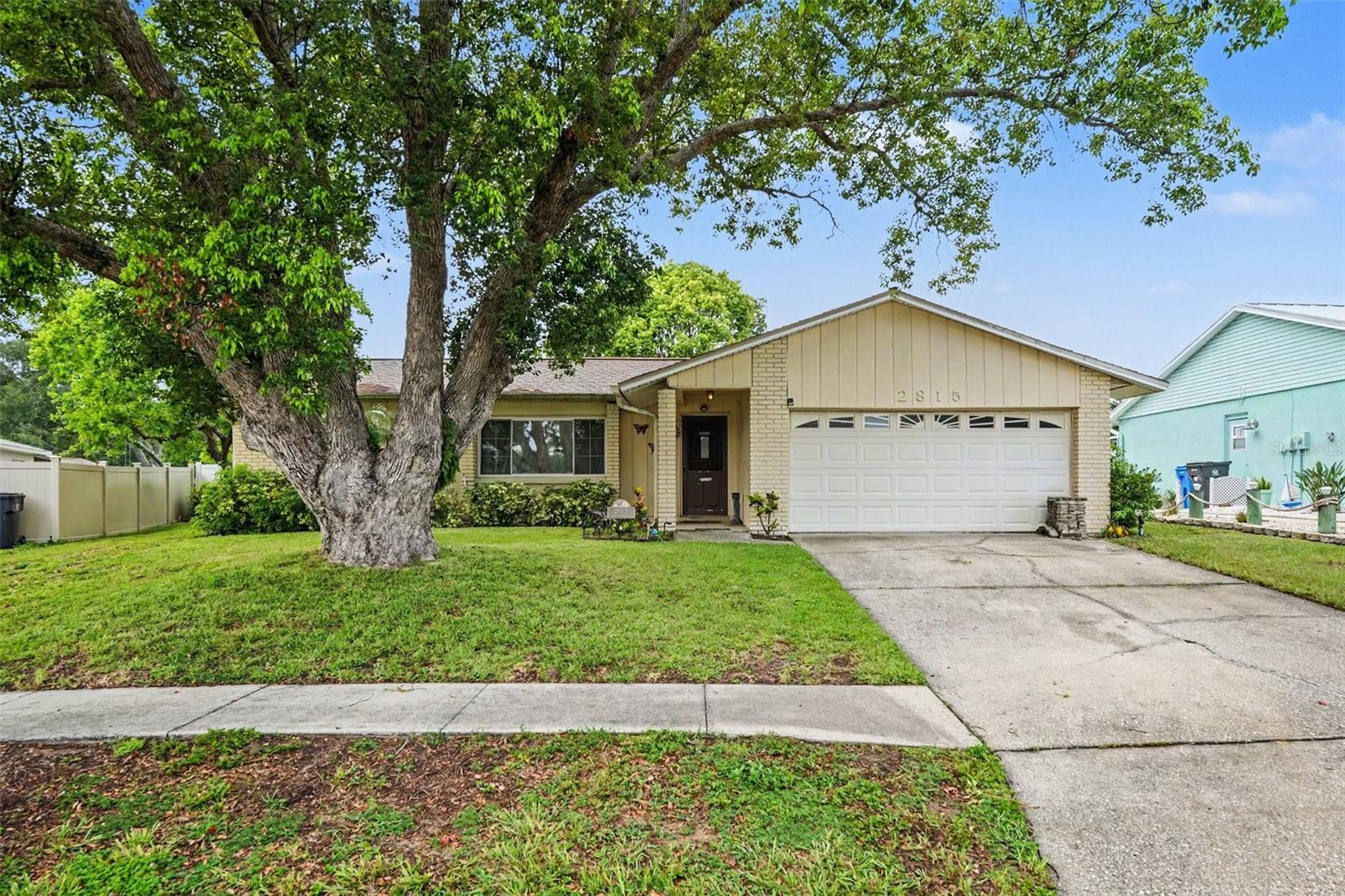 2815 Linden Tree St Property Photo 2
