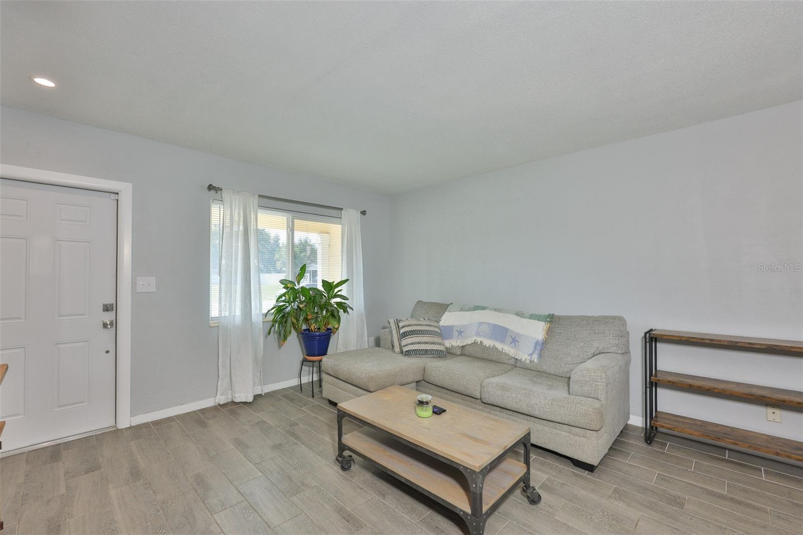 3242 Kingston St N Property Photo 7