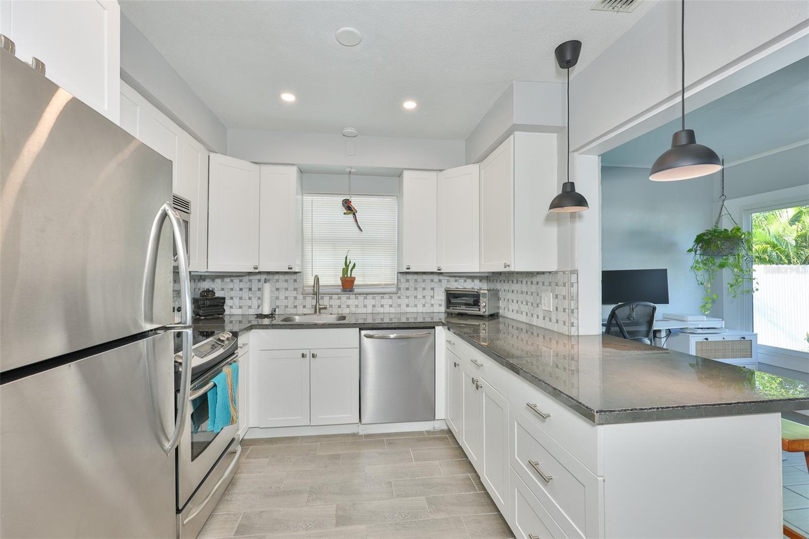 3242 Kingston St N Property Photo 13