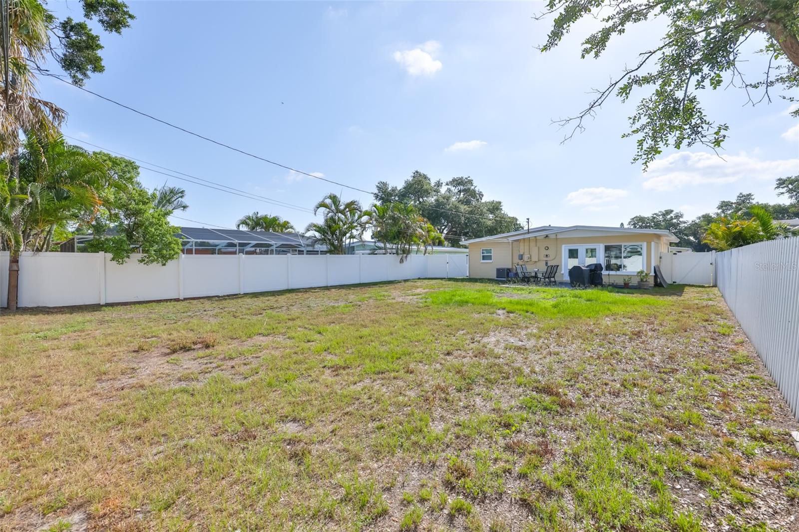 3242 Kingston St N Property Photo 27