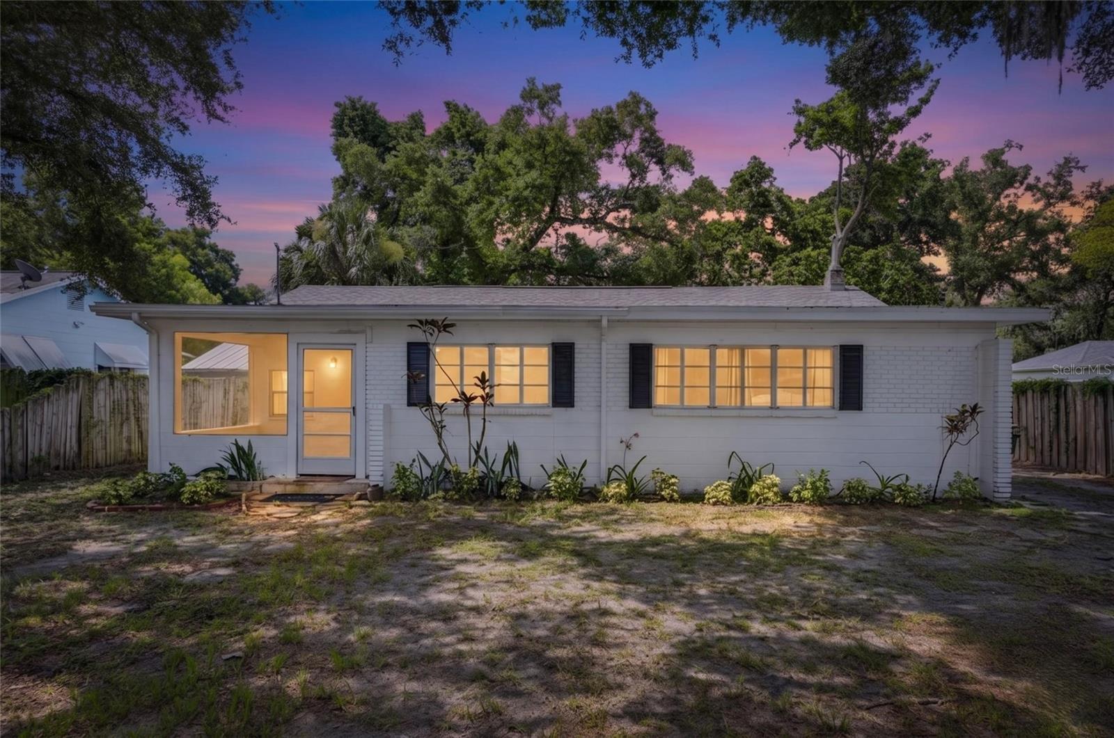 1005 E Flora St Property Photo 1