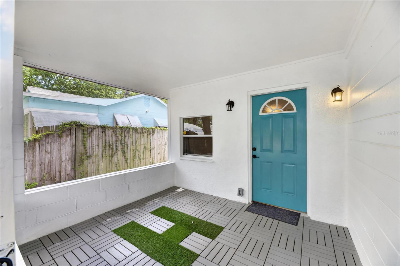 1005 E Flora St Property Photo 4