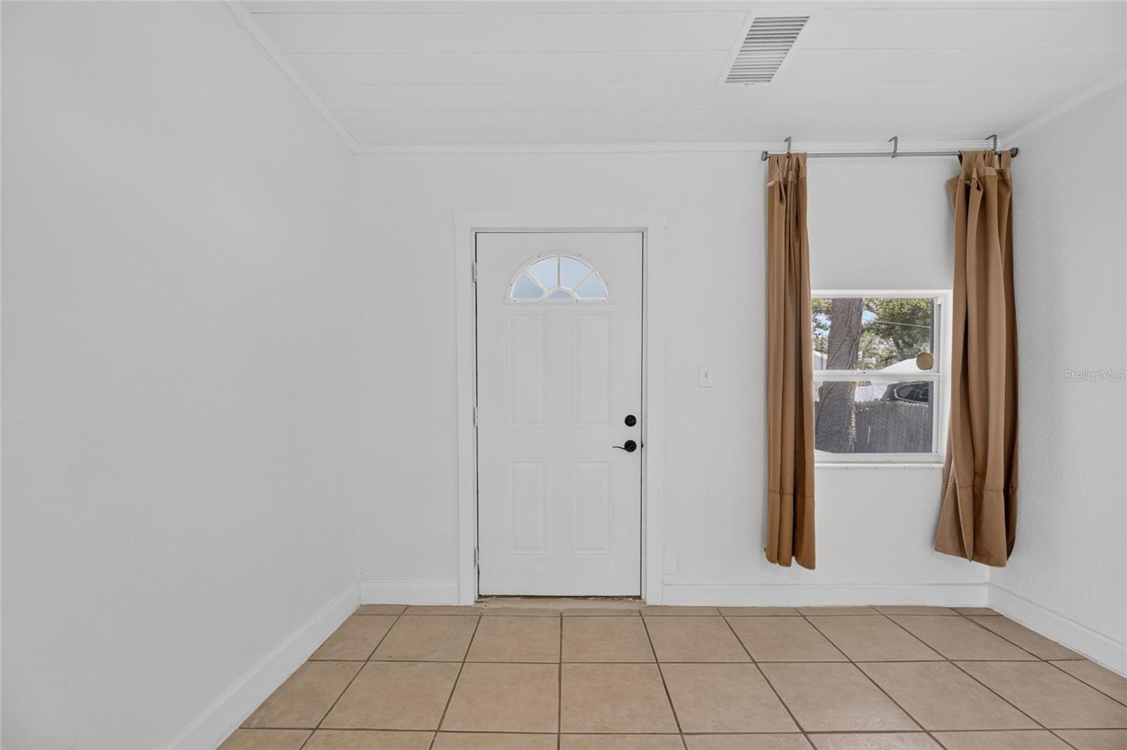 1005 E Flora St Property Photo 7