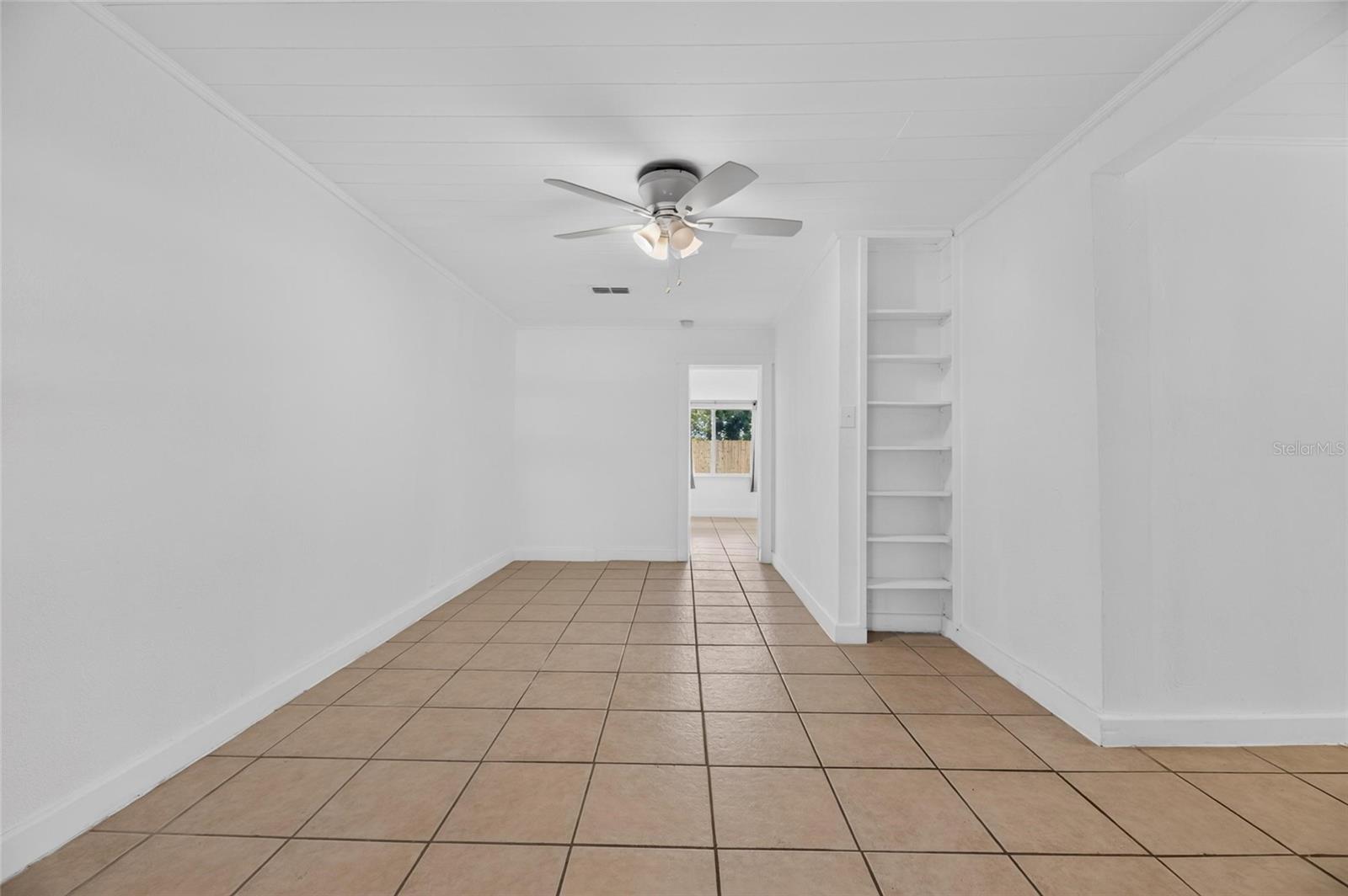 1005 E Flora St Property Photo 8