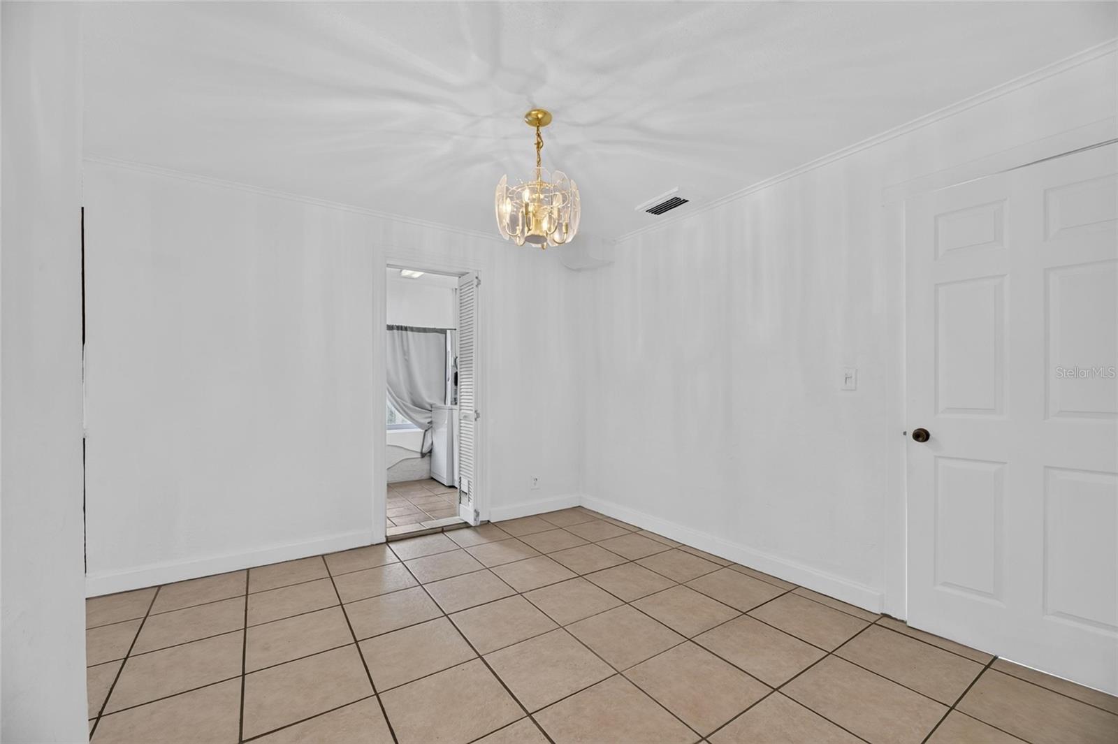 1005 E Flora St Property Photo 11