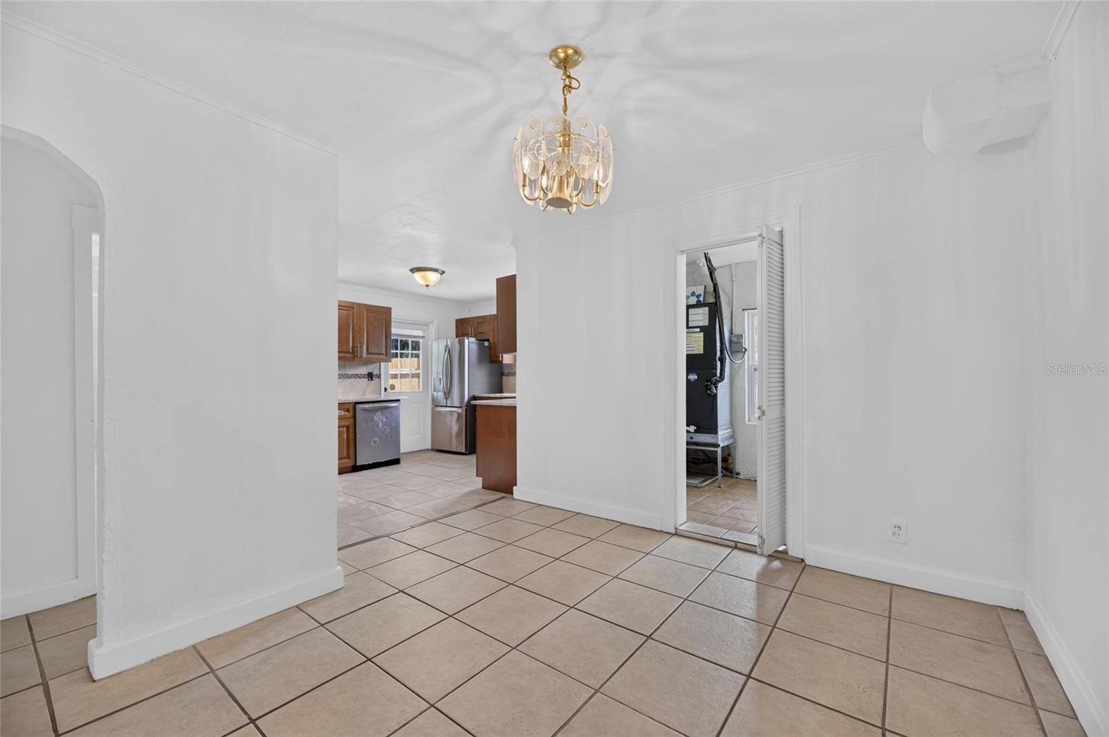 1005 E Flora St Property Photo 12