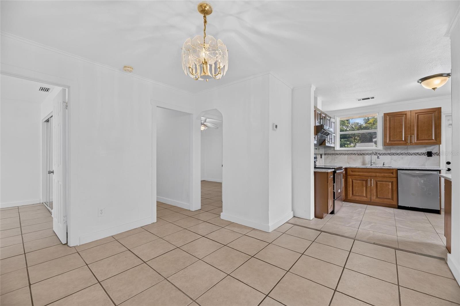 1005 E Flora St Property Photo 14