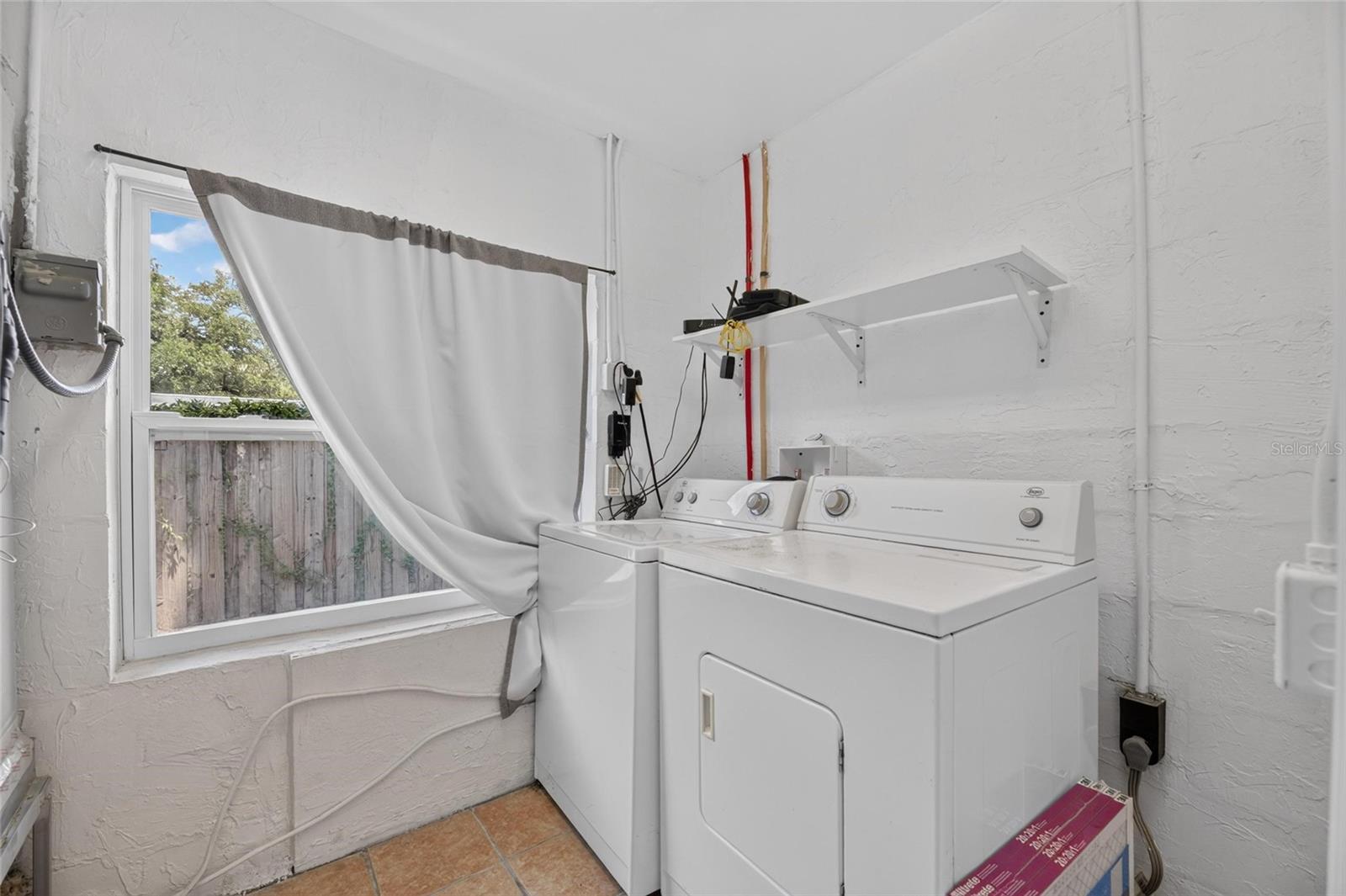 1005 E Flora St Property Photo 15